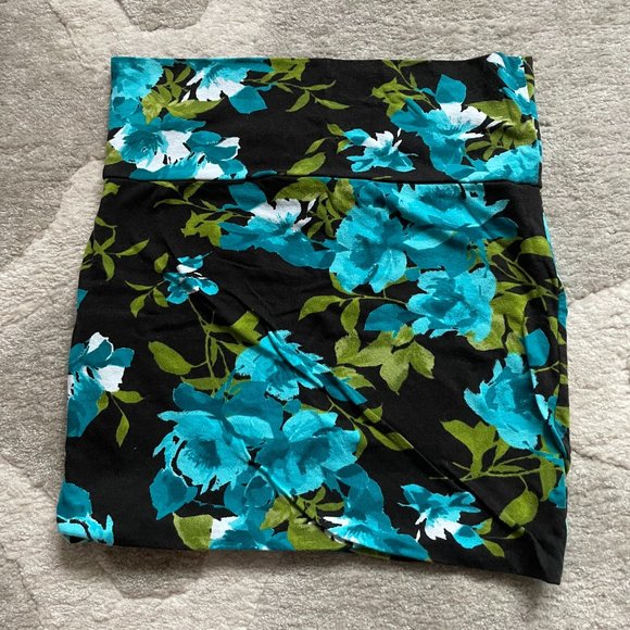 💗HP💗 Floral Stretch mini skirt - Picture 2 of 3